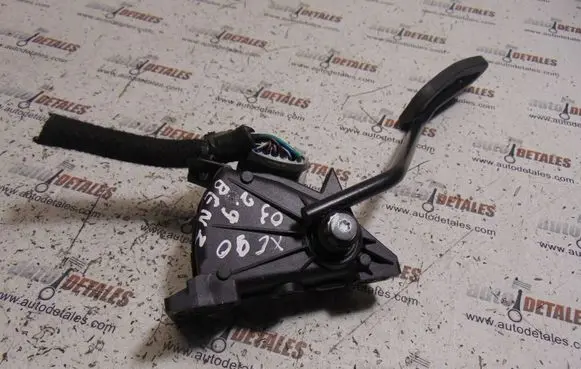 Volvo XC90 Accelerator throttle pedal 8634699
