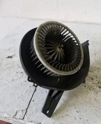 Volkswagen Fox Heater fan/blower 6Q1819015G A1915