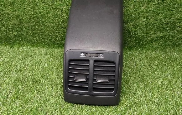 Rear air vent grill