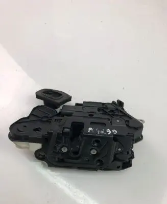 Volkswagen Golf VII Coupe door lock (next to the handle) 5K1837015C