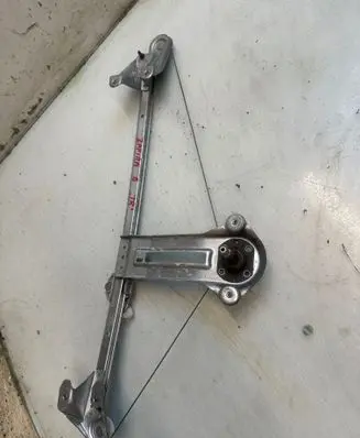 Opel Zafira B Front door manual window regulator 12312