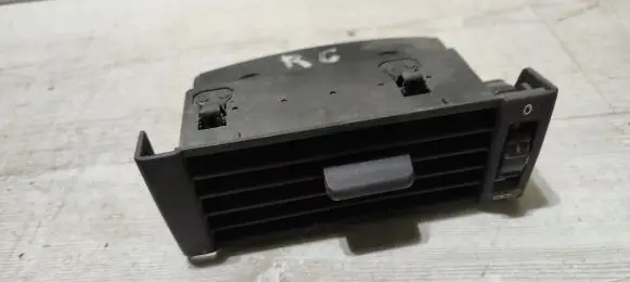 Mercedes-Benz E W124 Dashboard side air vent grill/cover trim
