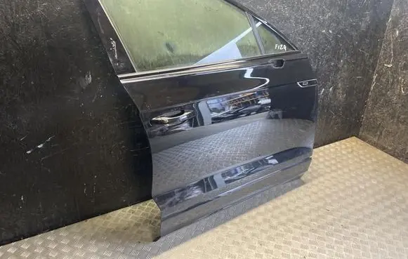 Volkswagen Touareg III Front door