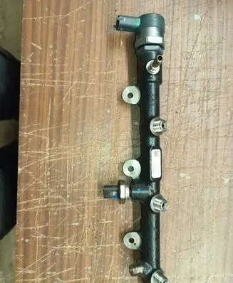 Renault Trafic III (X82) Fuel main line pipe 175219059R 0281007249