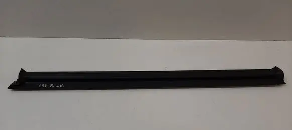 Volvo S90, V90 Rubber seal rear door window/glass 31848303