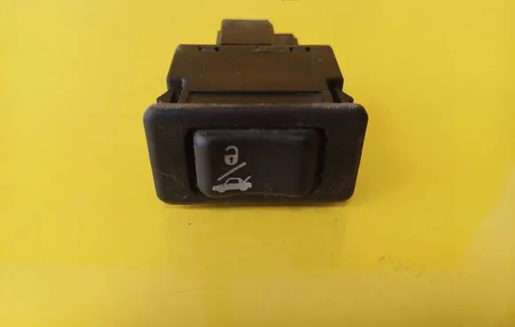 Tailgate opening switch