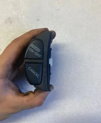 Steering wheel buttons/switches