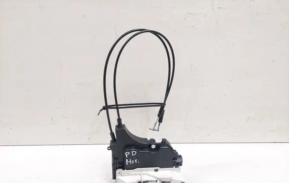 Mitsubishi Outlander Front door lock 09708
