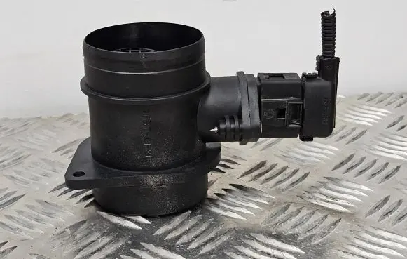 Volkswagen Touran I Mass air flow meter 18030