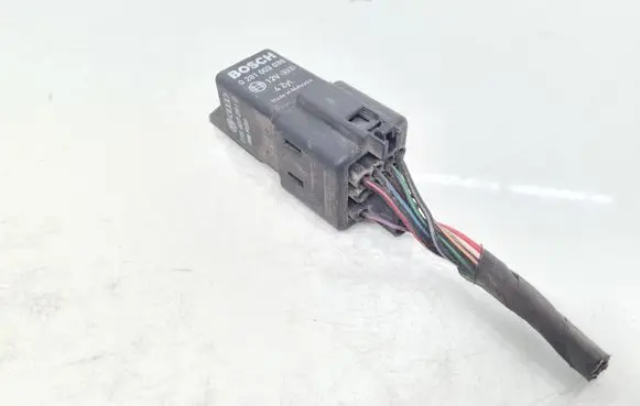 Volkswagen PASSAT B6 Glow plug pre-heat relay 0281003038 038907281D