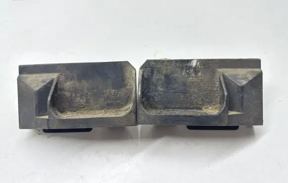 Radiator mount bracket