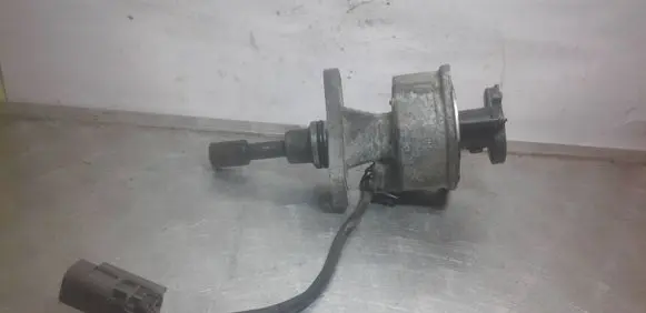 Ford Maverick Spark distributor D4P8703 2210040F00