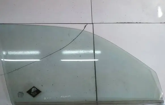 Nissan Primera Front door window glass four-door AS2