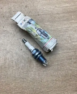 Audi A6 S6 C4 4A Spark plug 101000060AA