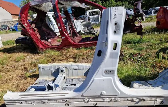 Mercedes-Benz C W205 Pillar (middle) 