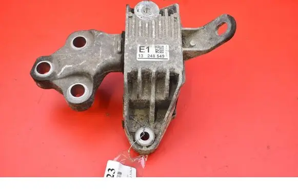 Engine mount vacuum valve