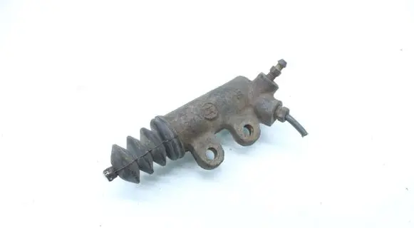 Toyota RAV 4 (XA30) Clutch slave cylinder AISIN