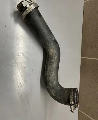 Audi Q7 4L Intercooler hose/pipe 4L0145737B