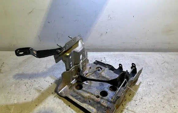 Nissan Qashqai Battery bracket 