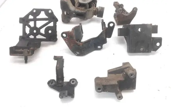 KIA Carnival Engine mounting bracket