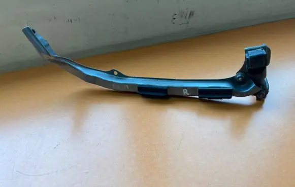 Lexus RX 300 Front bumper mounting bracket