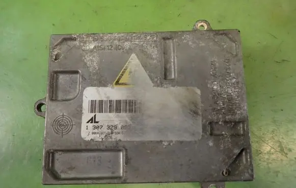 Volvo S40 Voltage converter/converter module 1307329098