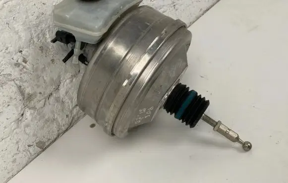 Audi Q7 4M Brake booster 4M0612103N