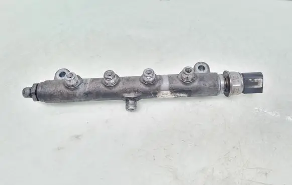 Porsche Cayenne (92A) Fuel main line pipe 05A906051