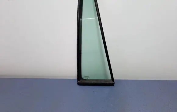 Mazda 2 Rear door window glass