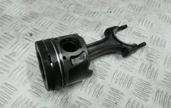 Peugeot 508 RXH Piston with connecting rod 9677840380