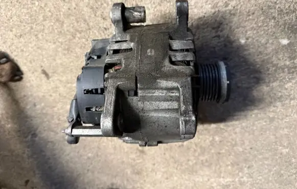Audi A1 Generator/alternator 03C903023T