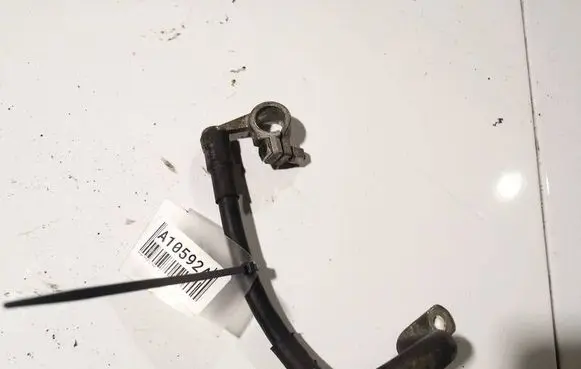 Skoda Octavia Mk2 (1Z) Positive cable (battery) 