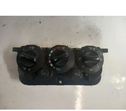 Mercedes-Benz A W168 Climate control unit 1688302085 Q112301