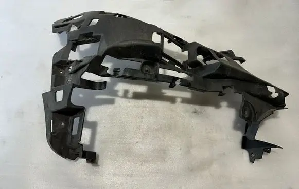 Mercedes-Benz E W213 Front bumper mounting bracket A2138852400