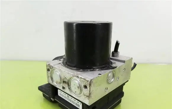 Volkswagen Polo IV 9N3 ABS Pump 0265234502