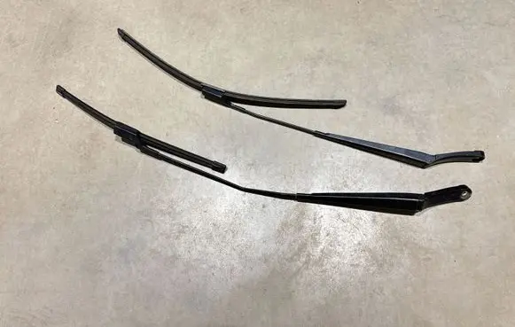 Volkswagen Touran I Front wiper blade arm 2K1955409B 2K1955410B