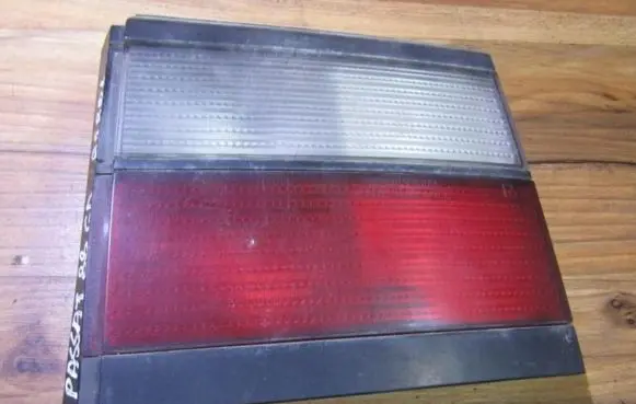 Volkswagen PASSAT B3 Tailgate rear/tail lights 333945108