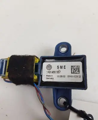 Volkswagen Scirocco Airbag deployment crash/impact sensor 1K8955557