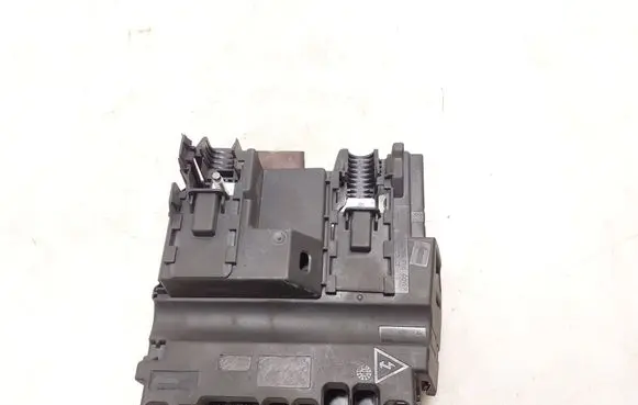 Peugeot 3008 II Fuse module 9675350380 06230864197