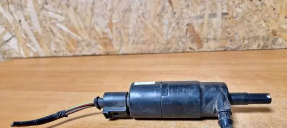 Volkswagen PASSAT B6 Headlight washer pump 3b7955681