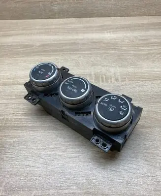 Suzuki SX4 Climate control unit 3951080J31