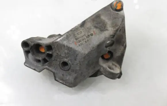 Skoda Octavia Mk1 (1U) Engine mounting bracket 038199207H