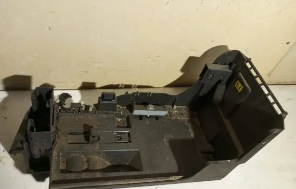 Opel Vectra C Battery box tray 24413805