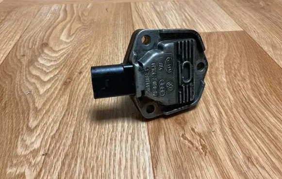 Volkswagen PASSAT B6 Oil level sensor 1J0907660C 6PR00807903