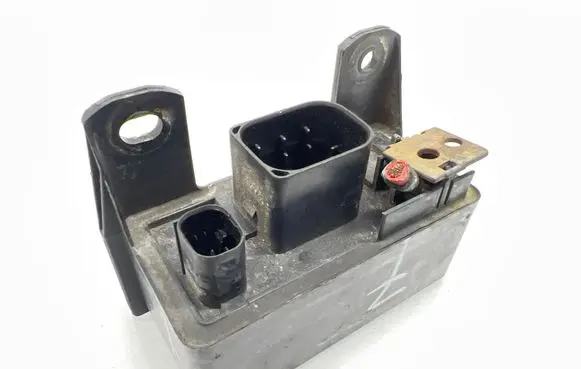 Mercedes-Benz E W211 Glow plug pre-heat relay 0285454032
