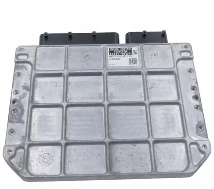 Toyota Auris 150 Engine control unit/module 8966102W61 2754008810