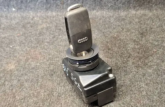 Audi A8 S8 D3 4E Ignition lock 3D0905865C