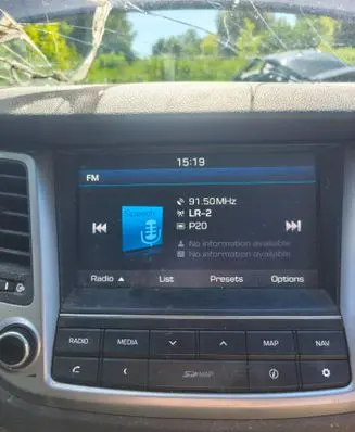 Hyundai Tucson TL Radio/CD/DVD/GPS head unit 96560D70014X 10R048810