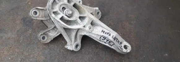 Gearbox mounting bracket