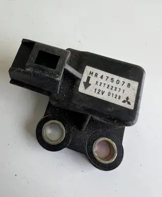 Mitsubishi Pajero Airbag deployment crash/impact sensor X2T22371 MR475078